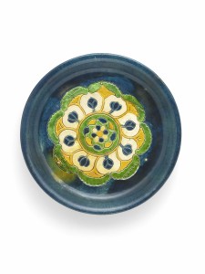 A blue-glazed 'sancai' ware tripod offering tray (Tang Dynasty, 8th century) - 24cm diameter