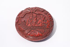 剔红人物图盖盒 明中期 16世纪 直径：10.5 cm