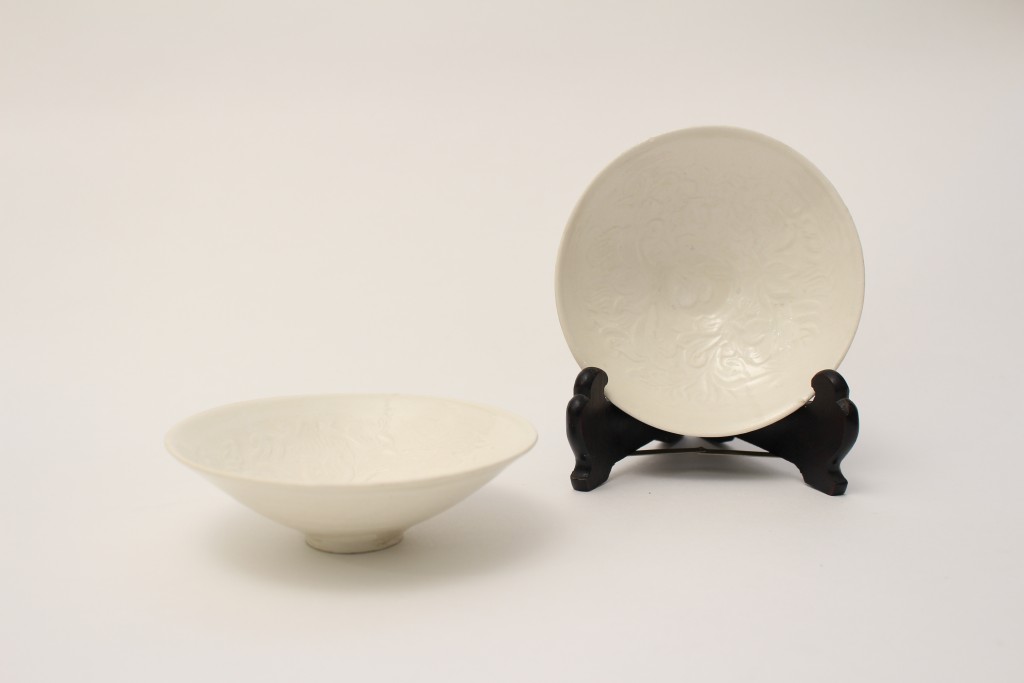 A pair of conical Xingyao bowls