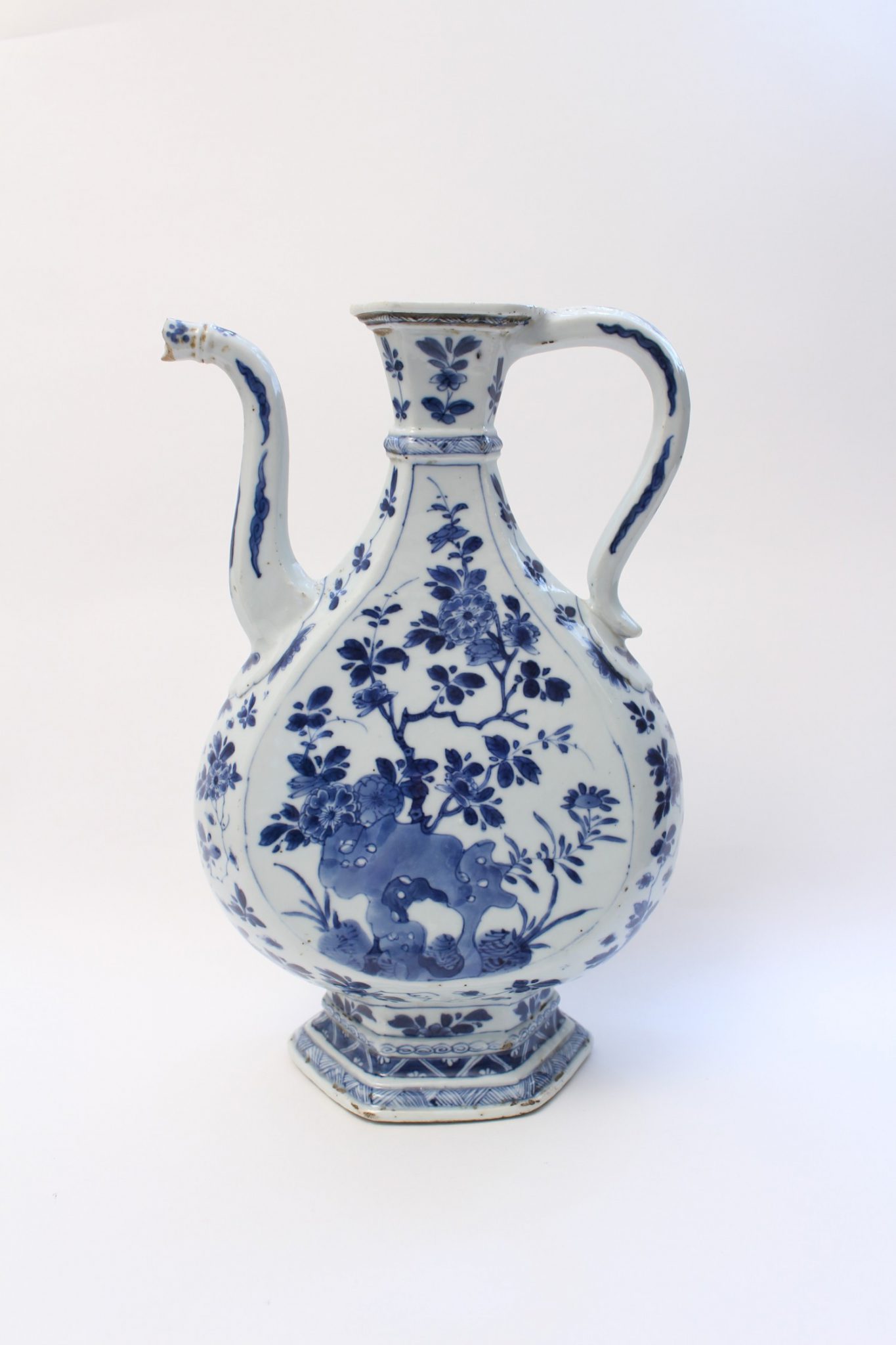 A blue and white ewer