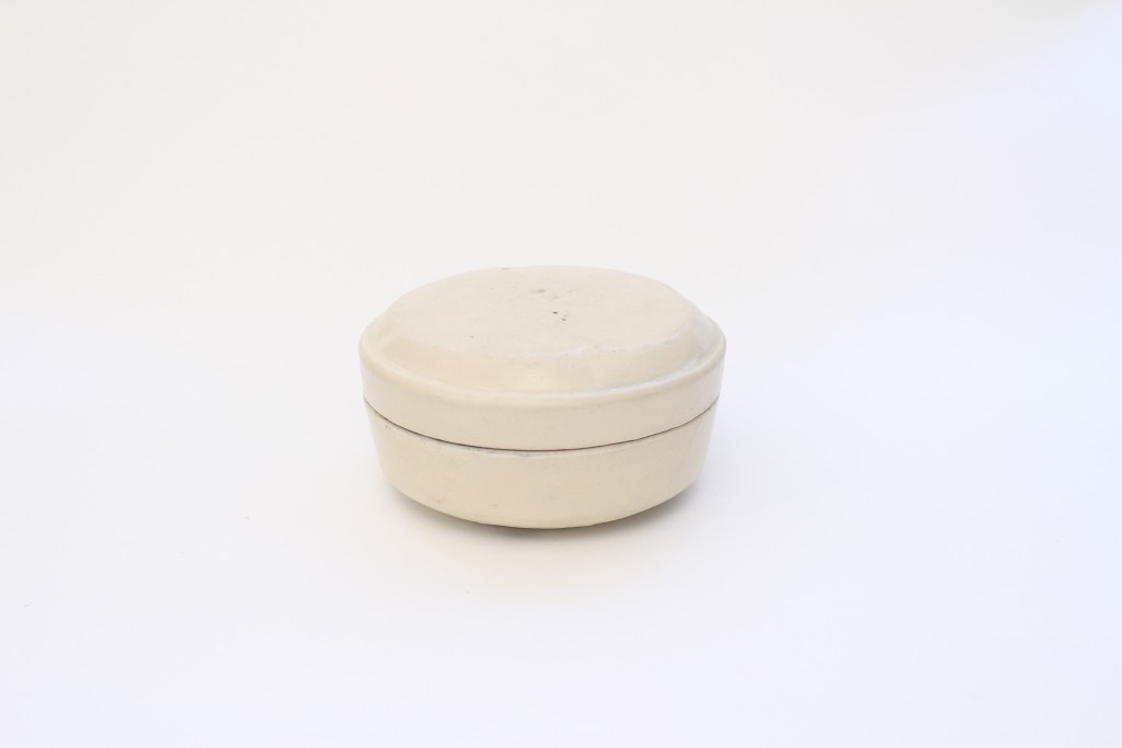 A white-glazed oil box and cover