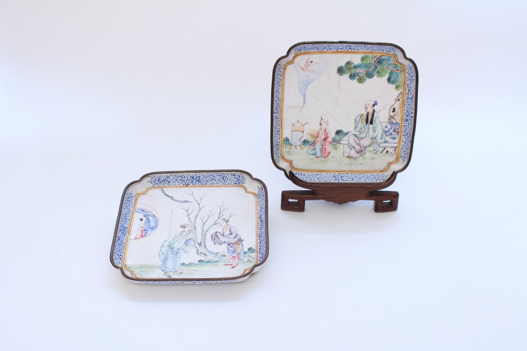 A pair of small Canton enamel dishes