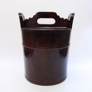 A Huanghuali teapot container