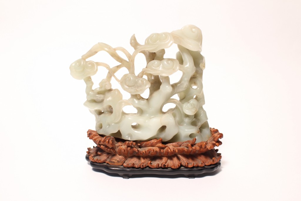 A fine jade carving of a 'lingzhi' fungus