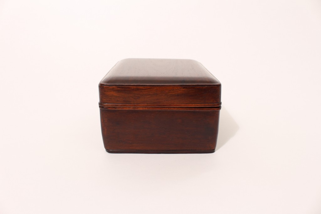 A small rectangular 'Huanghuali' box
