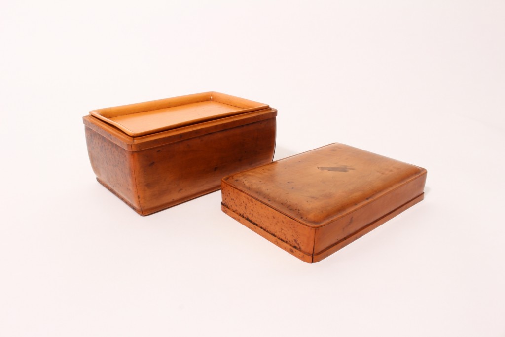 A rectangular boxwood box with inner tray