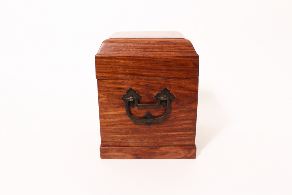 A small 'Huanghuali' seal box