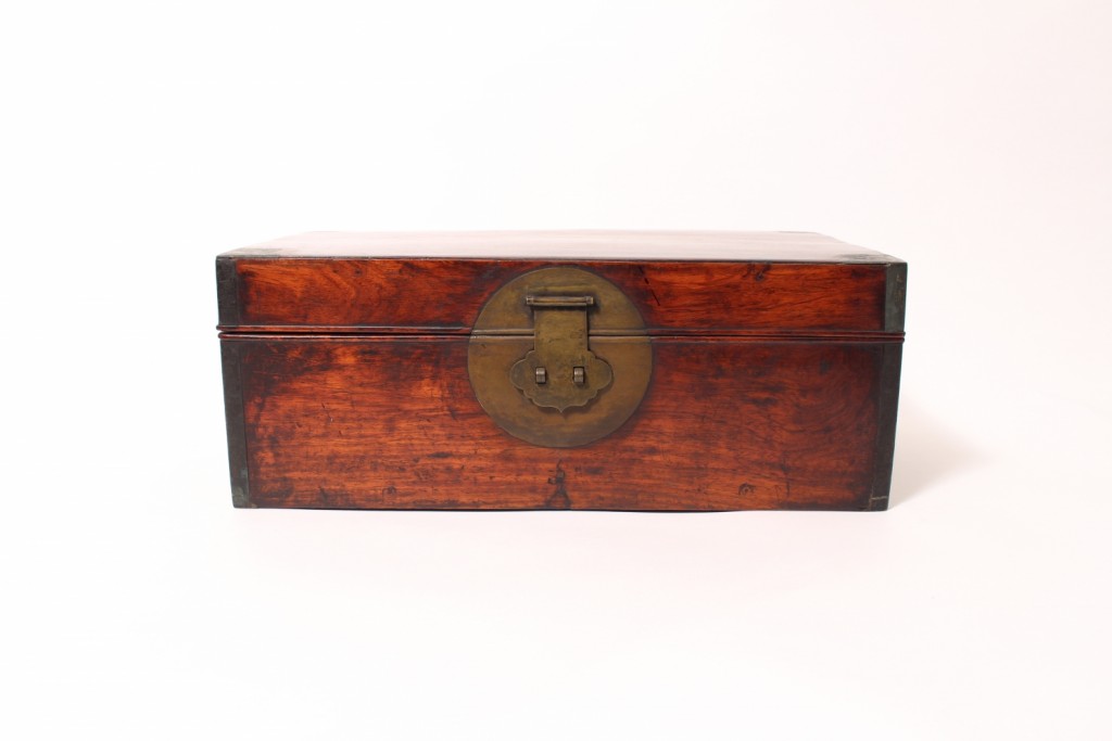 A rectangular 'Huanghuali' box