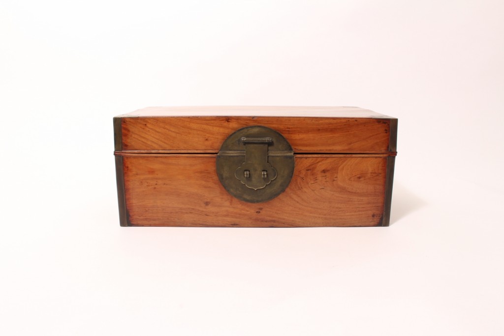 A rectangular 'Huanghuali' box