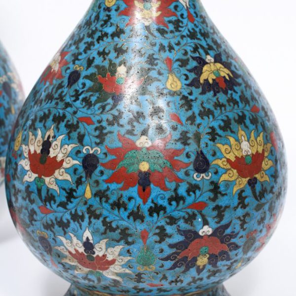 A pair of large cloisonné enamel pear-shaped bottle vases (Qing dynasty, 18th-19th century)