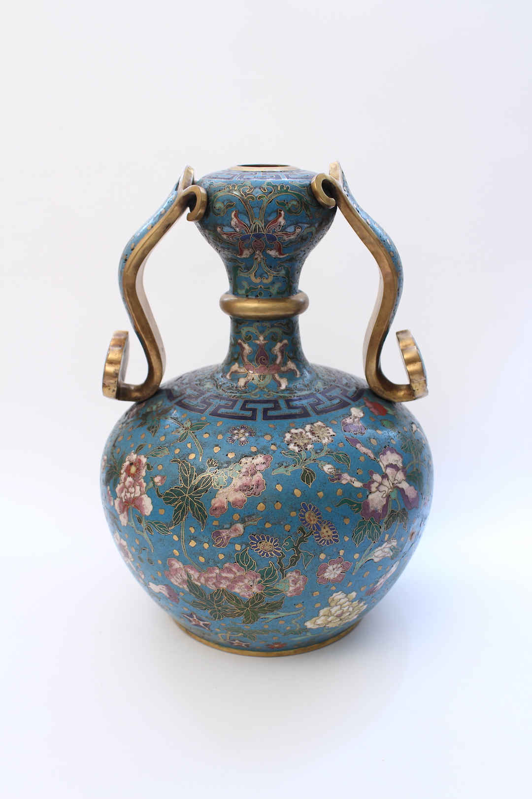 A cloisonné enamel garlic neck vase with 'ruyi handles' (Qianlong period)