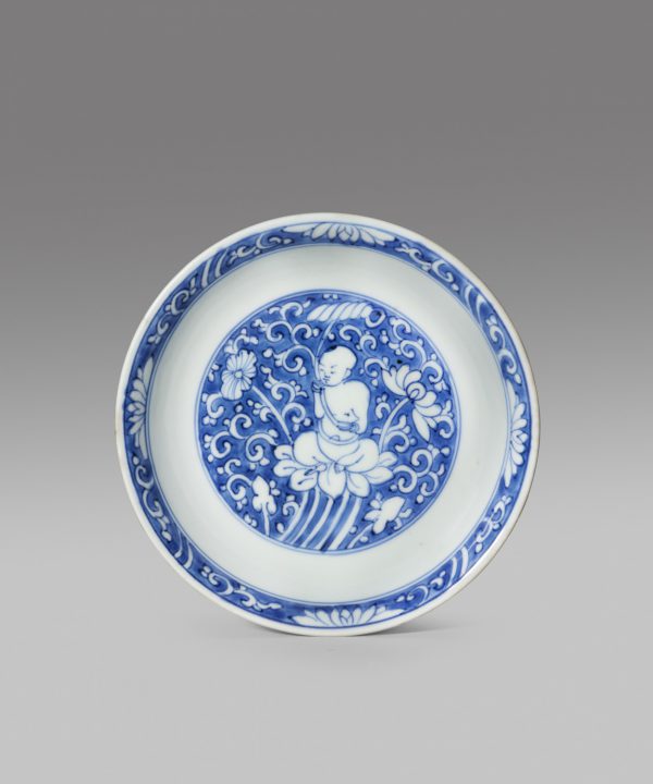 A blue and white footed dish
