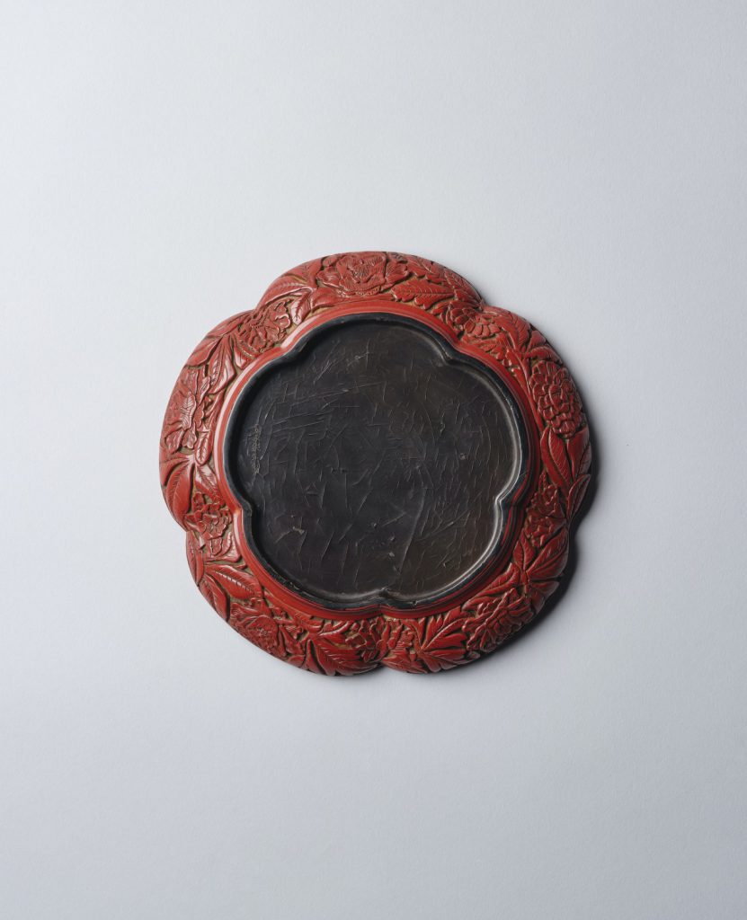 A lobed red lacquer plate (late Yuan/early Ming dynasty, 14th-15th century)