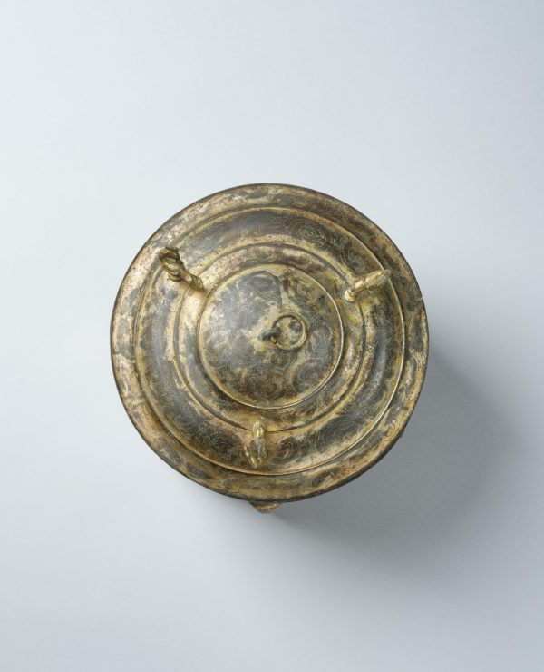 A fine gilt-bronze food vessel with cover, ‘lian’ (Western Han Dynasty, 2nd century B.C.)